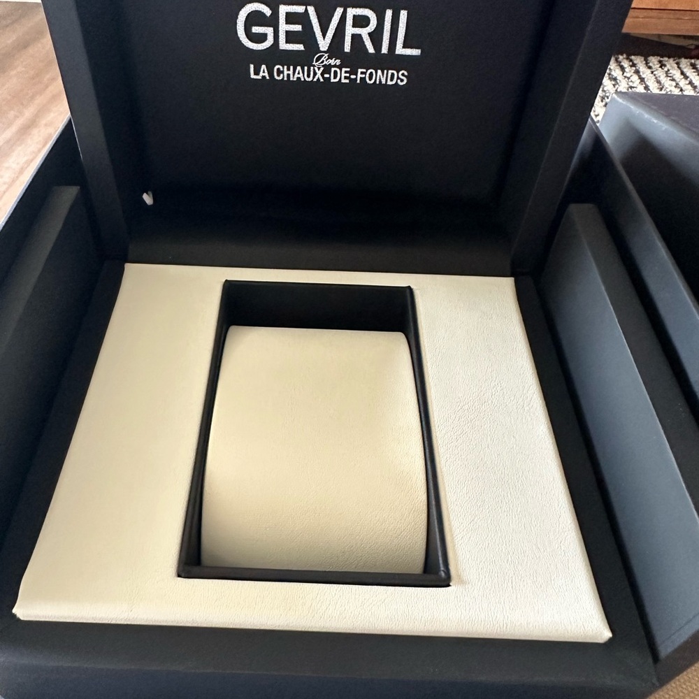 Gevril Men’s Watch Box for Storage or Display. Empty. Gevril Group - Picture 6 of 7